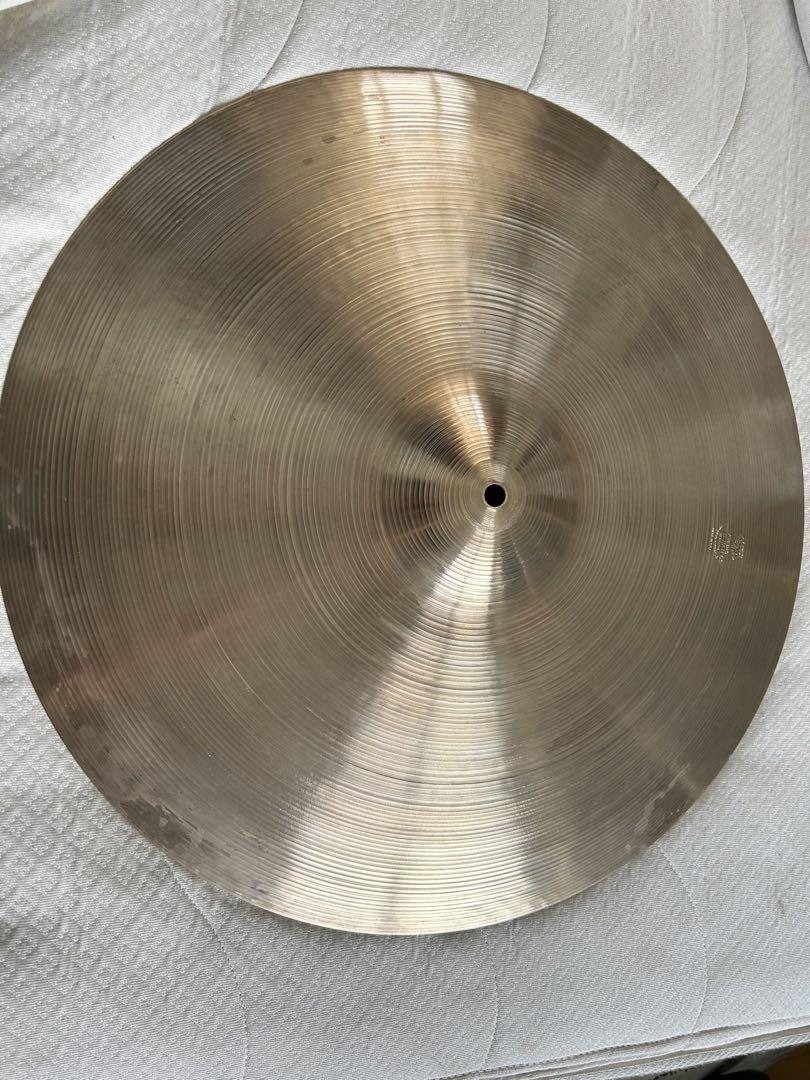 A zildjian ミディアムヘビーライドシンバル　20インチ
