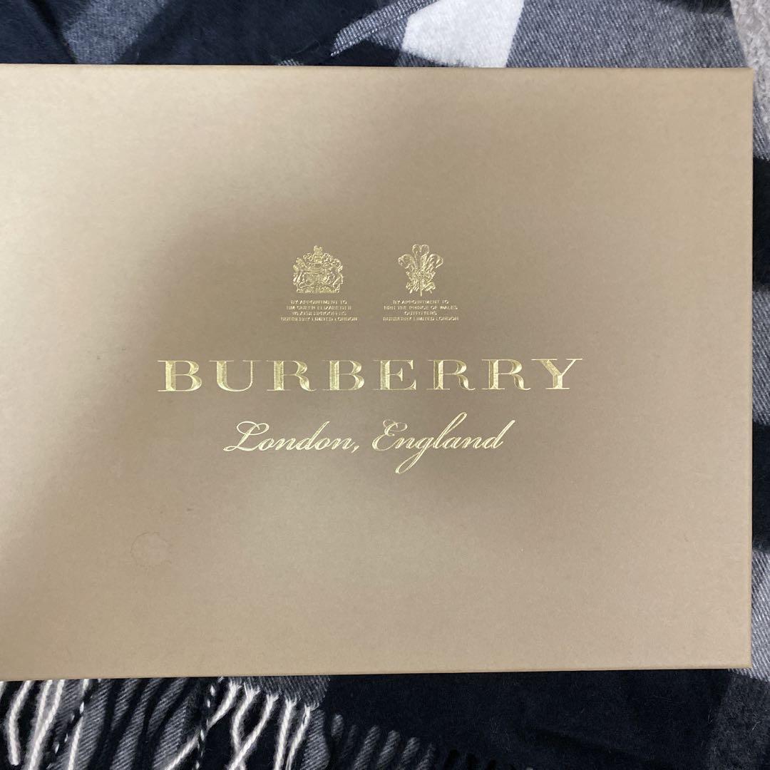 早い者勝ち　BURBERRY　カシミヤ三角ストール